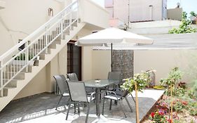 Amazing House With Private Backyard